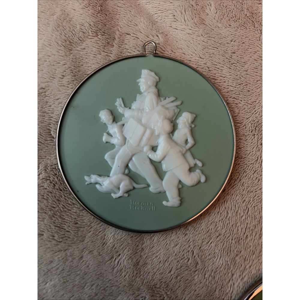 1980-1987 Hallmark Norman Rockwell Cameo Christmas Tree Ornament Set of 4 - Picture 6 of 9